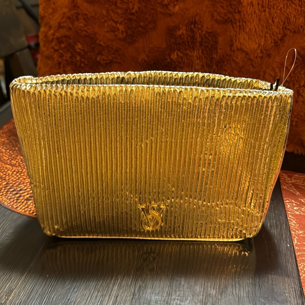 In good condition, never use,